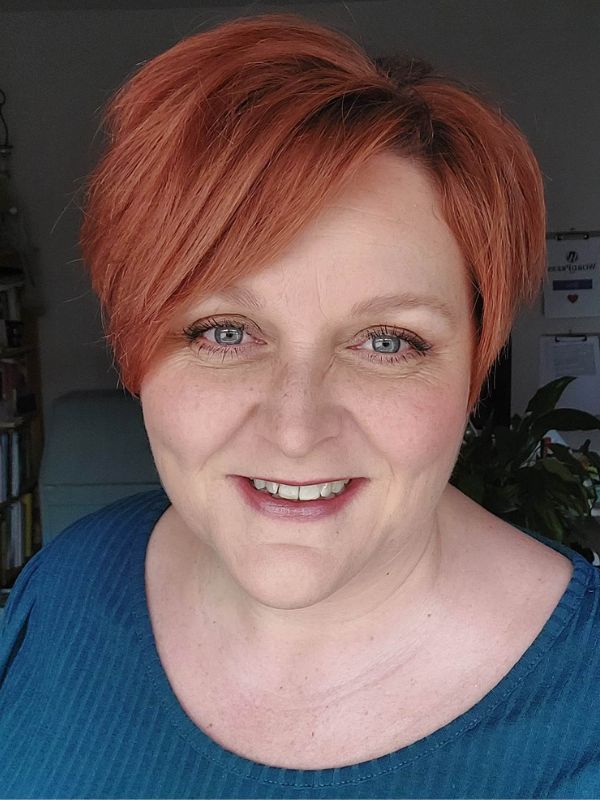 Simple Online Solutions. Sarah Lynn headshot